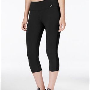 Nike Cropped Leggings